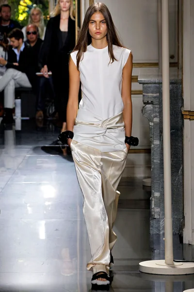 Look 7